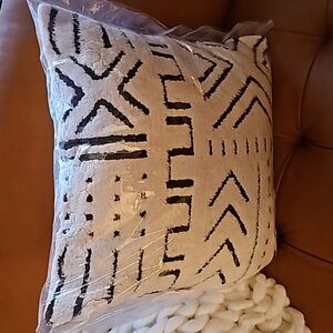 Mina victory mudcloth tufted boho black white pillow